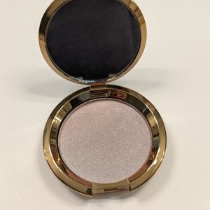 Becca Light Chaser Highlighter